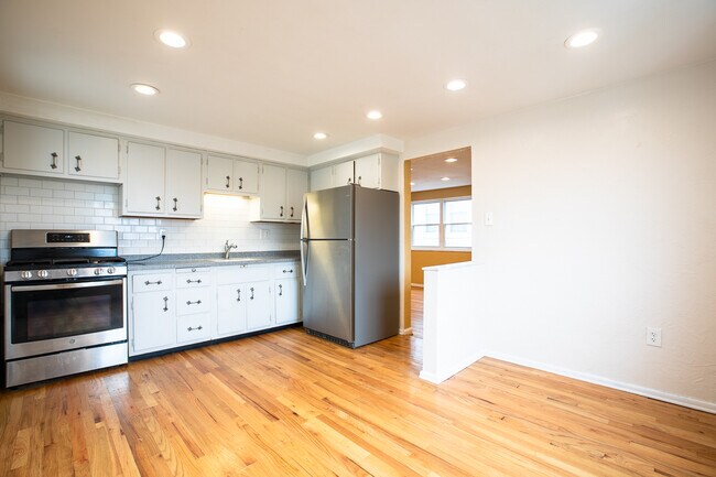 Foto del edificio - 3116 Pioneer Ave