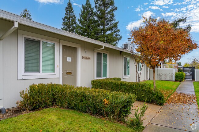 Alternar - El Camino Place