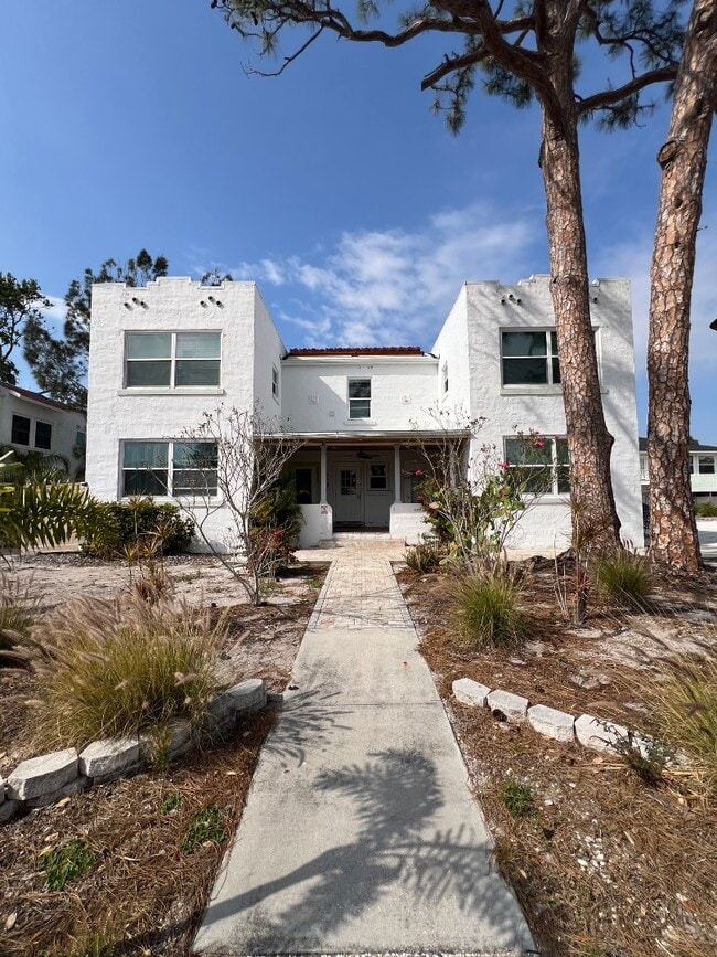 Building Photo - 512 Armada Rd S