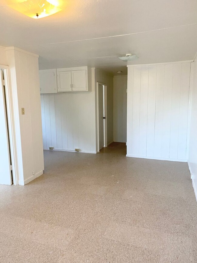 Building Photo - Aliamanu/Salt Lake - 2 bedroom 1 bath Duplex