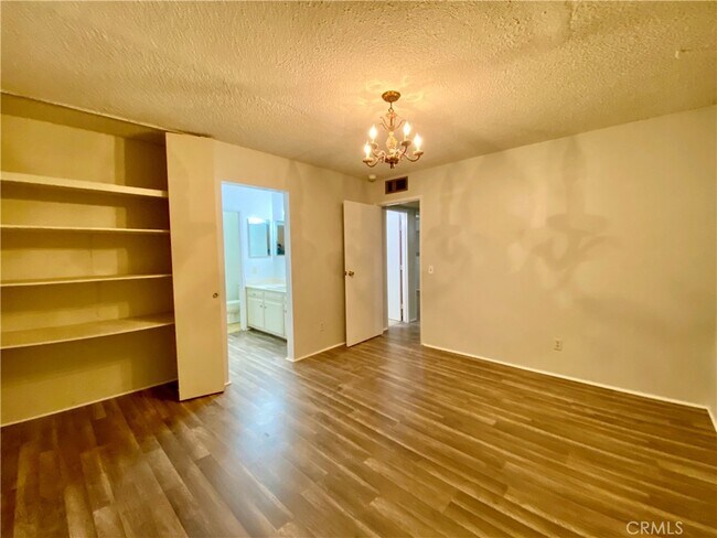 Foto del edificio - 815 Magnolia Ave