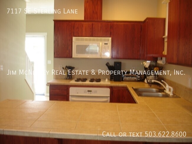 Building Photo - 3BR DUPLEX NEAR NIKE & INTEL