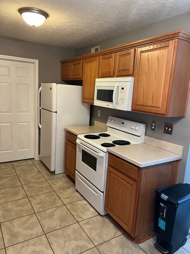 7800 Alfred Schlatter Dr, Louisville, KY 40214 Condo for Rent in