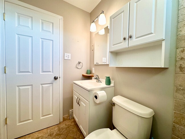 Building Photo - 31 Tyne Dr