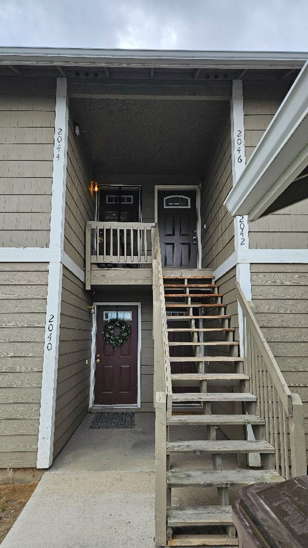 Building Photo - 2040-2040 NE Elk St