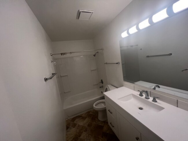 Foto del edificio - 5865 E Bogard Rd