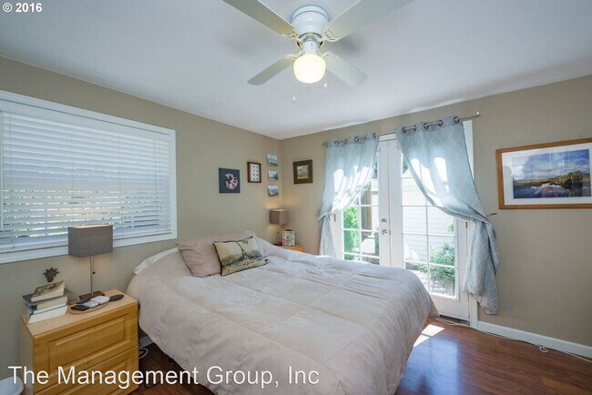 Building Photo - 2 br, 1.5 bath House - 2318 E 16th Street