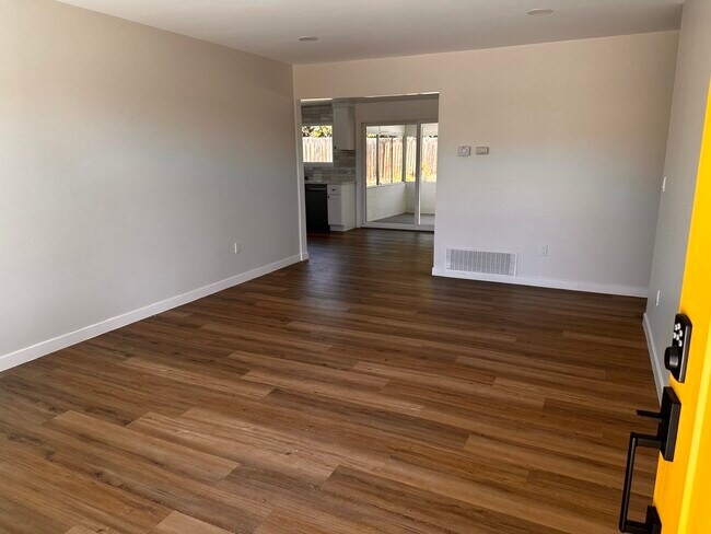 Building Photo - 12733 McFeron Rd