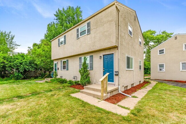 Building Photo - 588 Georgian Dr