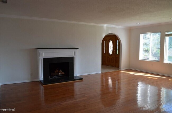 Foto del edificio - 3 br, 2.5 bath House - 1359 Salisbury Rd