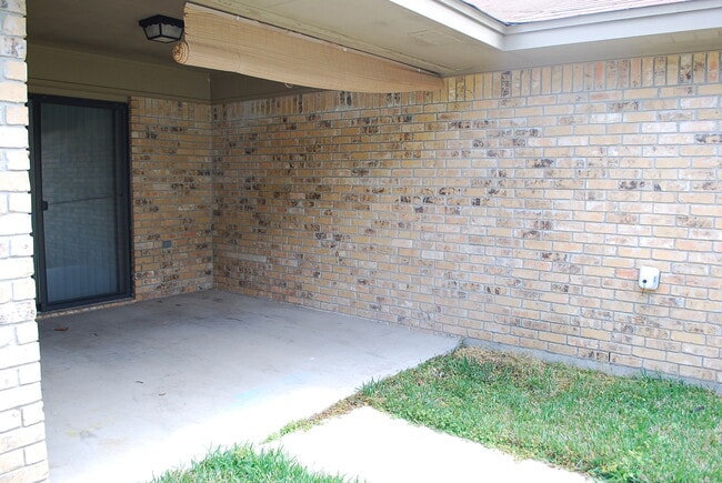 Building Photo - 909 CRYM