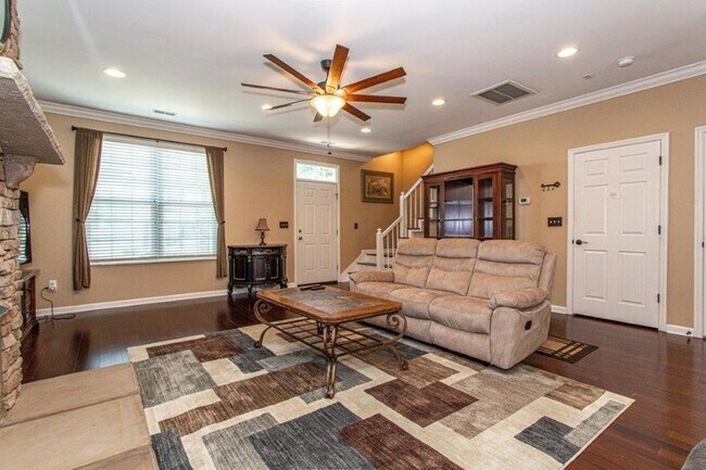 Building Photo - Farragut 37934 -  3 bedroom, 2.5 bath home...