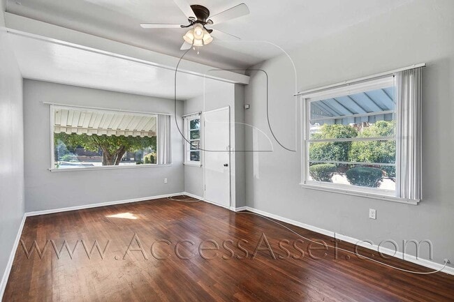 Building Photo - Charming 1 Bed/1 Bath Bottom Unit In The Heart Of Lake Elsinore!