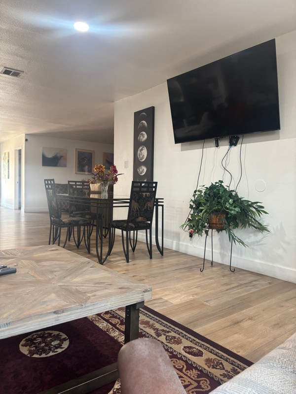 Foto del edificio - 1170 E 43rd St