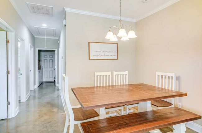 Building Photo - FOR RENT in Crowley!