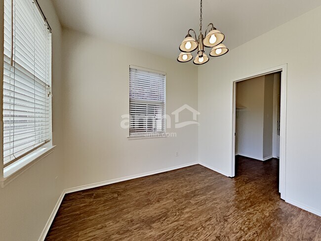 Building Photo - 1409 Talladega Dr