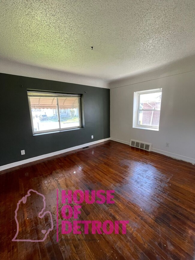 Foto del edificio - 3 BED 1 BATH | FREE PRE SCREEN | OVER 1200...