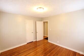 Building Photo - 816 Vanderbilt St
