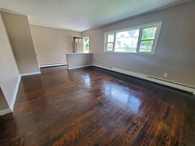 Building Photo - 118 Gamage Ave