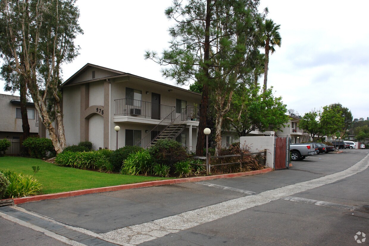 Primary Photo - 975 S Mollison Ave