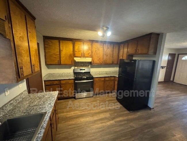 Foto del edificio - 295 Wood Rd