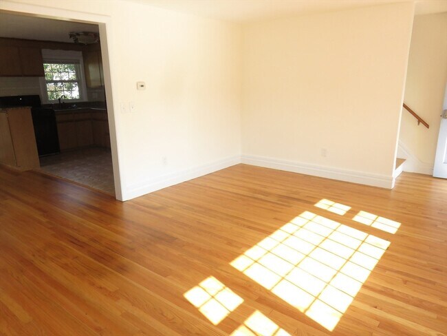 Building Photo - 10-12 Norcross Cir