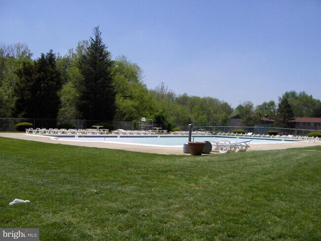 Building Photo - 6 Eaves Mill Rd