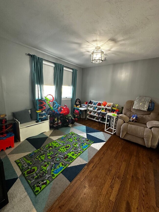Building Photo - Charming 3 Bed, 3 Bath Home with Finished ...