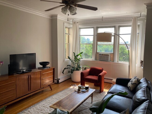 Foto del edificio - 947 N Leavitt St