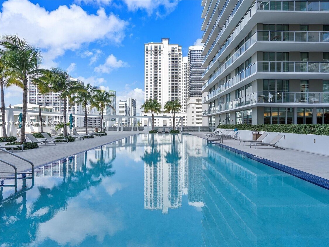 Foto principal - 79 SW 12th St