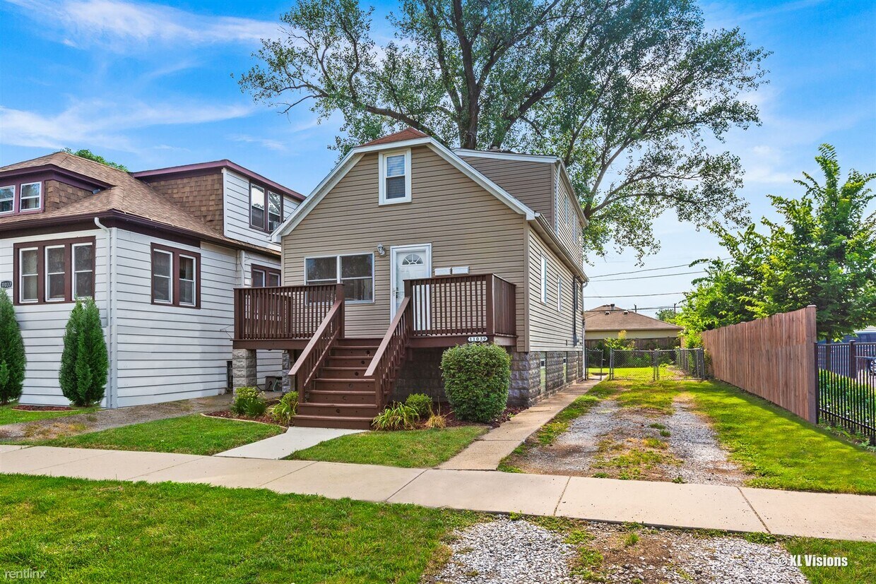 Foto principal - 11039 S Troy St