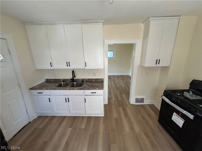 Building Photo - 13625 Cranwood Dr