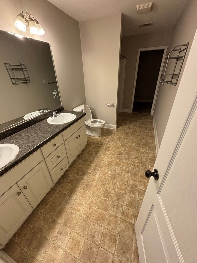 Building Photo - 945 Bryan Cir