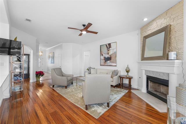 Foto del edificio - 3233 Clear Springs Dr