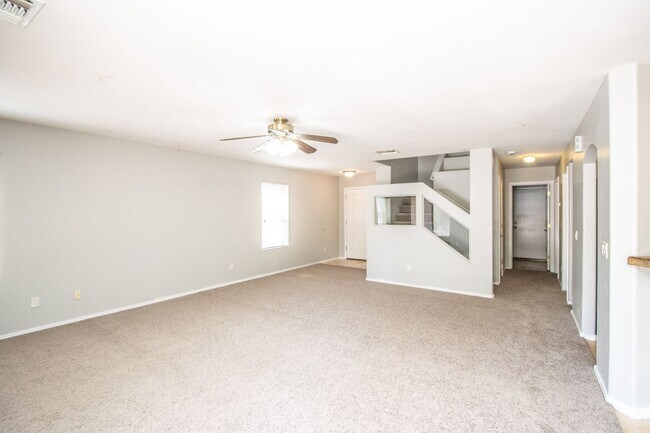 Foto del edificio - Welcome to this beautiful 4 bedroom, 3 bat...