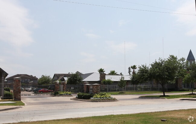 Building Photo - Fallbrook Ranch Apartments