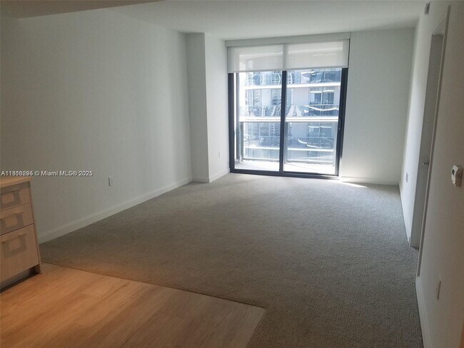 Foto del edificio - 45 SW 9th St