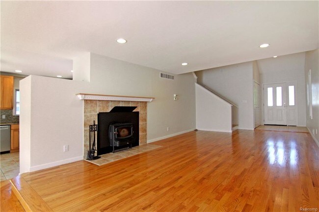 Building Photo - 2043 Appoline Dr