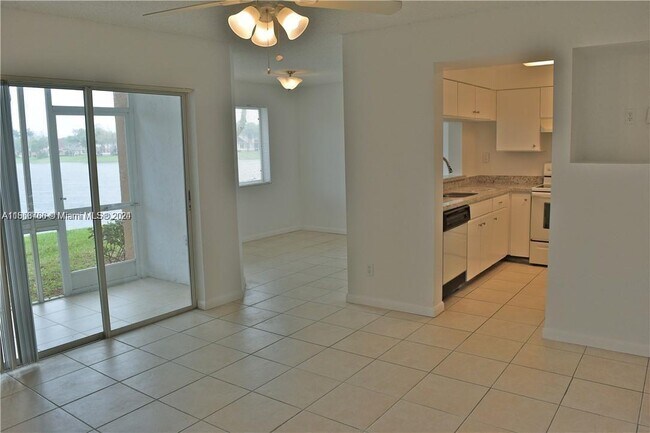 Foto del edificio - 710 NW 92nd Ave