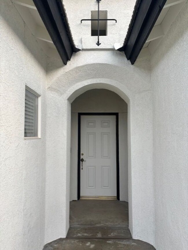 Building Photo - Clean 4 Bedroom / 3 Bathroom in Rosedale, near Norris Rd & Calloway