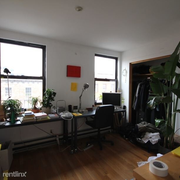 Building Photo - 346 Grand St
