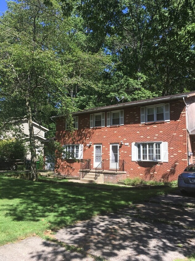 Primary Photo - 3351 Hi-Wood Stow Ohio- 3 Bedroom 1/2 bath