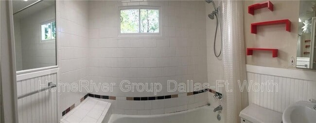 Building Photo - 5522 Live Oak St