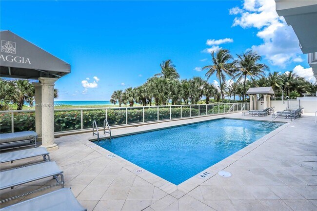 Foto del edificio - 9499 Collins Ave