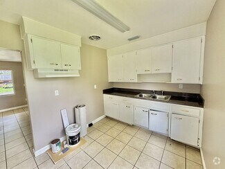 Building Photo - 535 Oppitz Ln