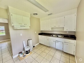 Building Photo - 535 Oppitz Ln