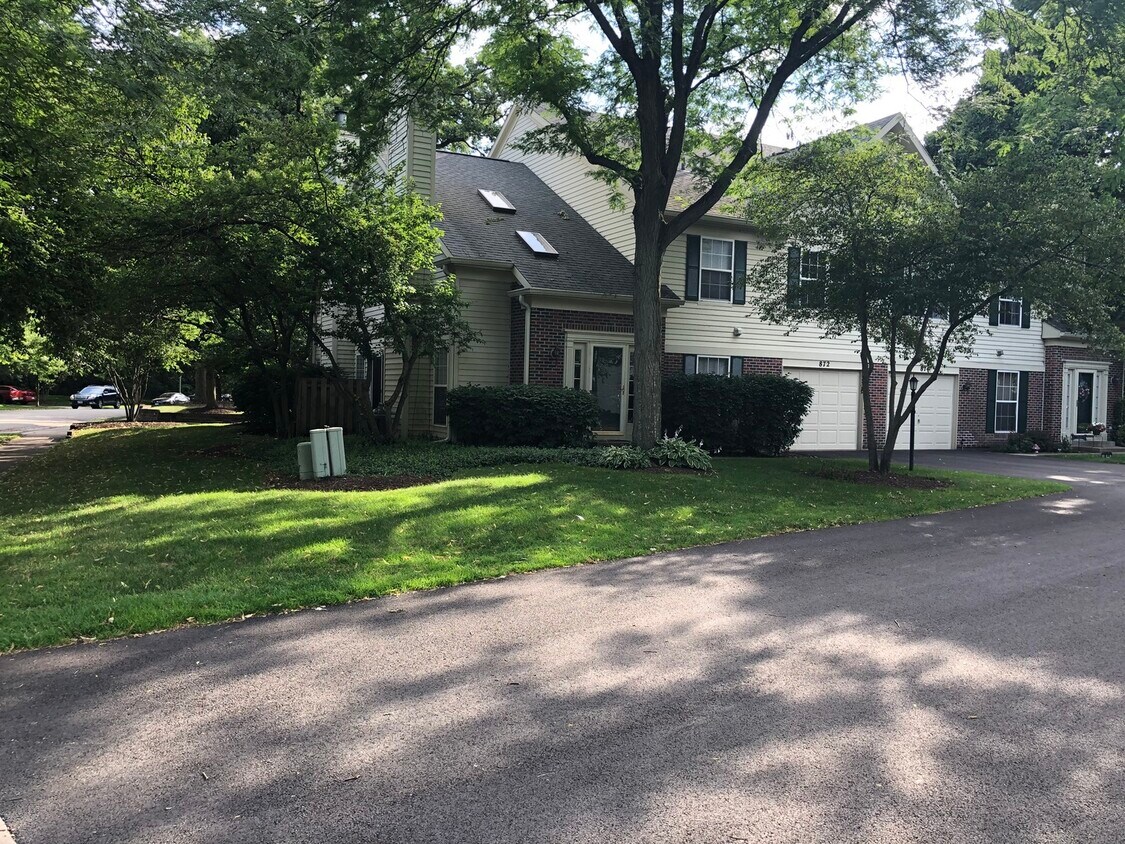 Primary Photo - 872 N Shady Oaks Dr