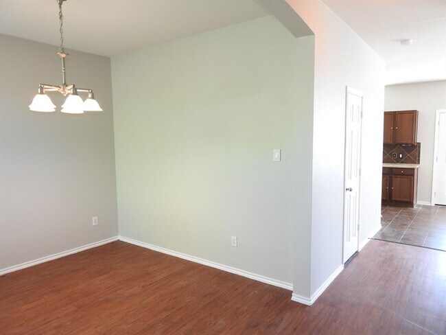 Building Photo - 235 Loon Lake Dr