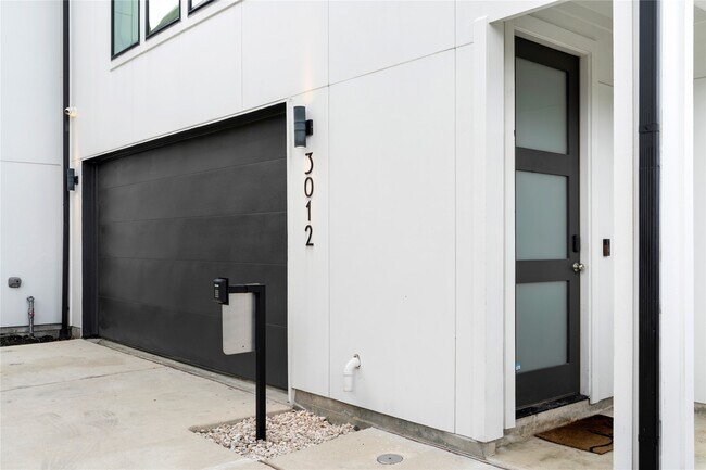 Building Photo - 3012 Delano St