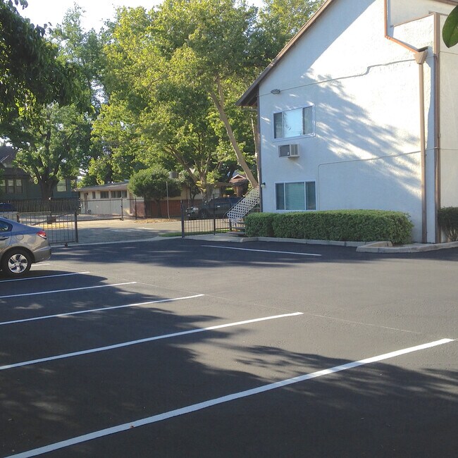 Gated Parking - 2915 34th St
